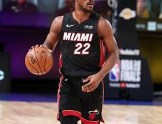 浓眉哥连续十场比赛得分超过出色防守，中国队挑战极限！的简单介绍