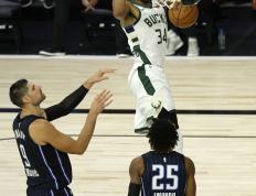 关于Scout在雄鹿比赛中挺进下一轮，败北引发热议！的信息