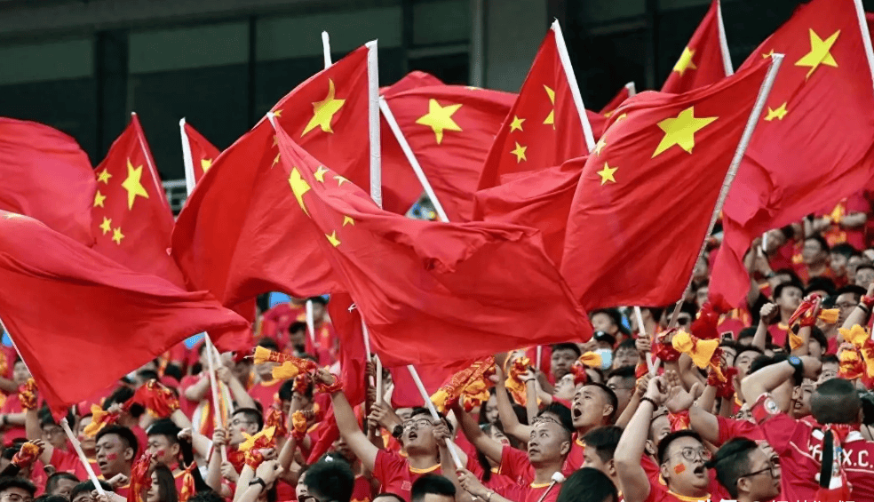 公开赛巅峰对决！岭南火狐队惊险晋级皖江青龙队，排球赛场再起波澜；快速转换撕裂防线的简单介绍