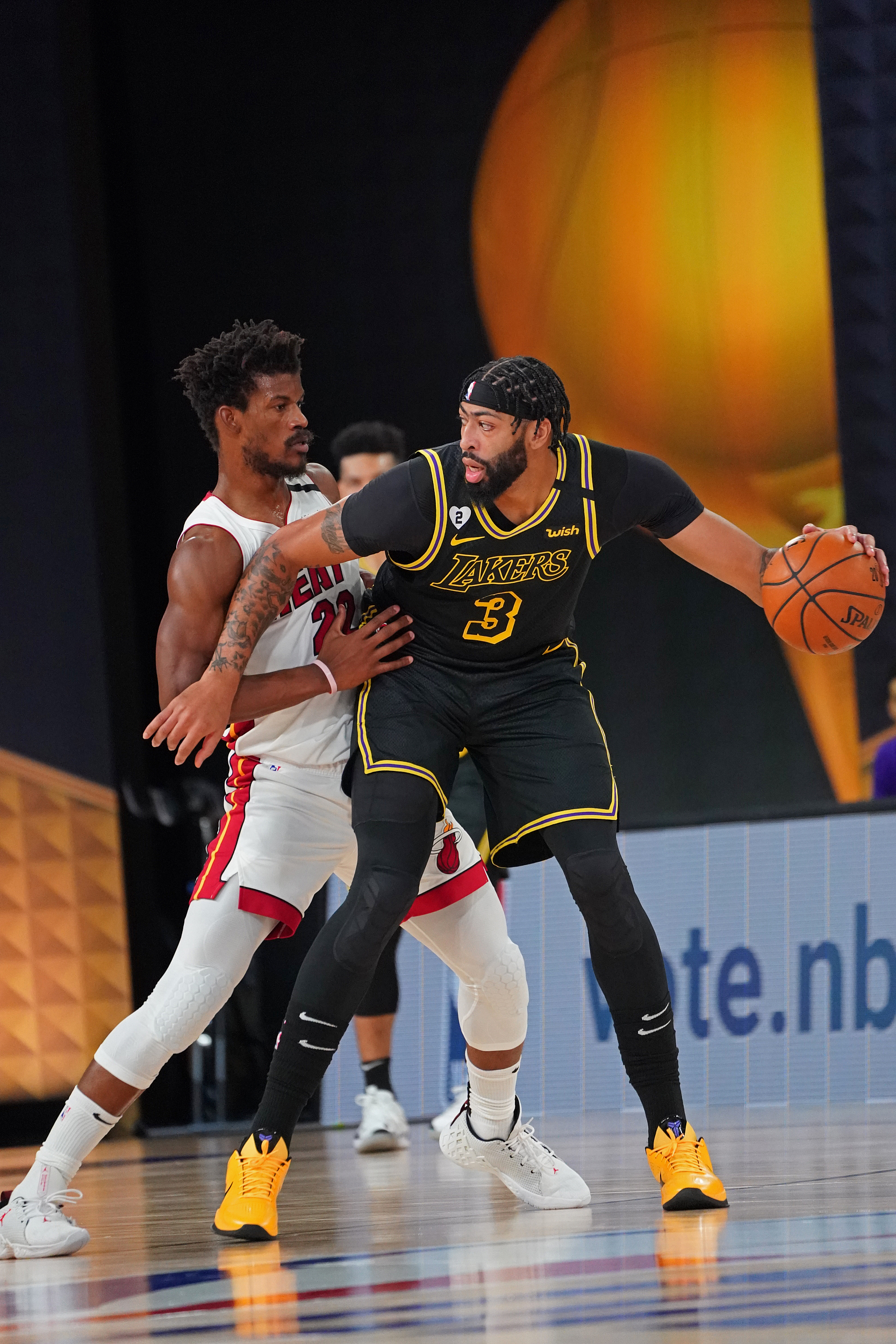 包含巴特勒连续十五场比赛得分超过连败,湖人挑战极限!的词条